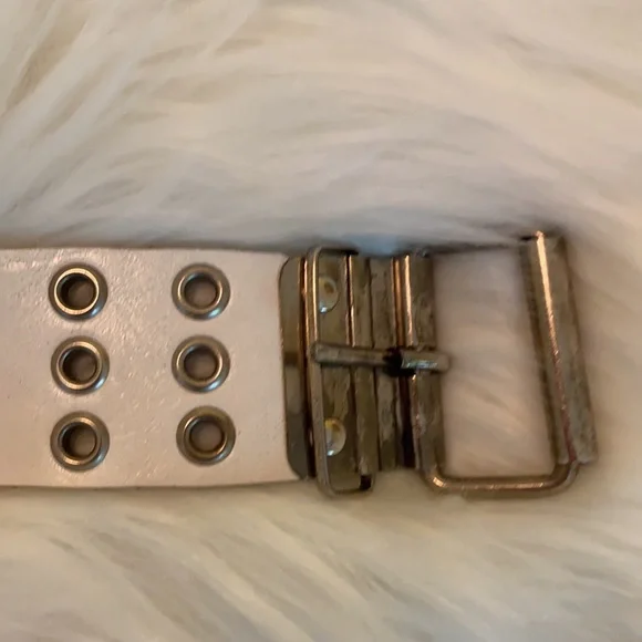Vintage white leather 36” belt in great condition - Picture 4 of 10